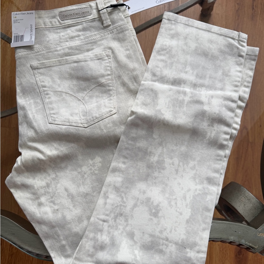 Calvin Klein Jeans Men's Light Gray Straight Jeans